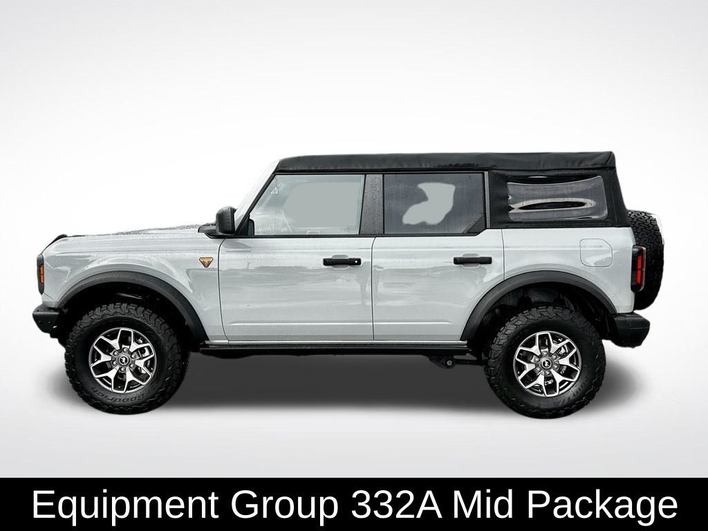 2024 Ford Bronco Badlands photo 3
