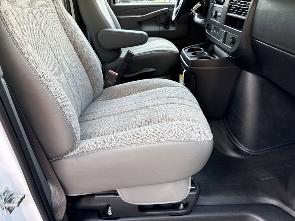 2025 Gmc Savana Cutaway 3500 photo 11