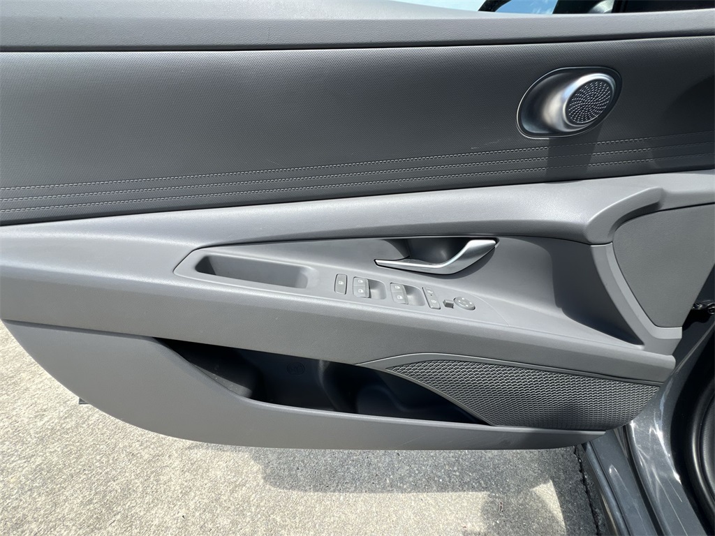 2024 Hyundai Elantra SEL photo 28