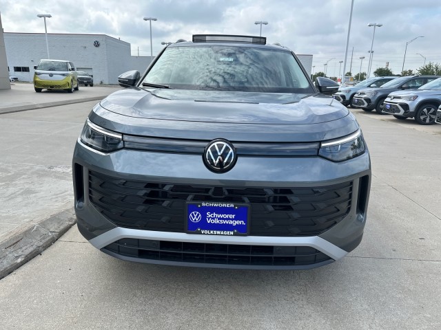 2025 Volkswagen Tiguan SE photo 3