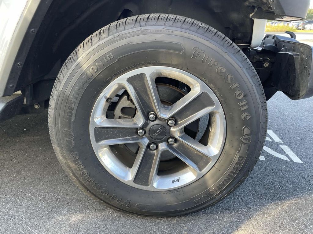 2021 Jeep Wrangler Unlimited Sahara photo 5