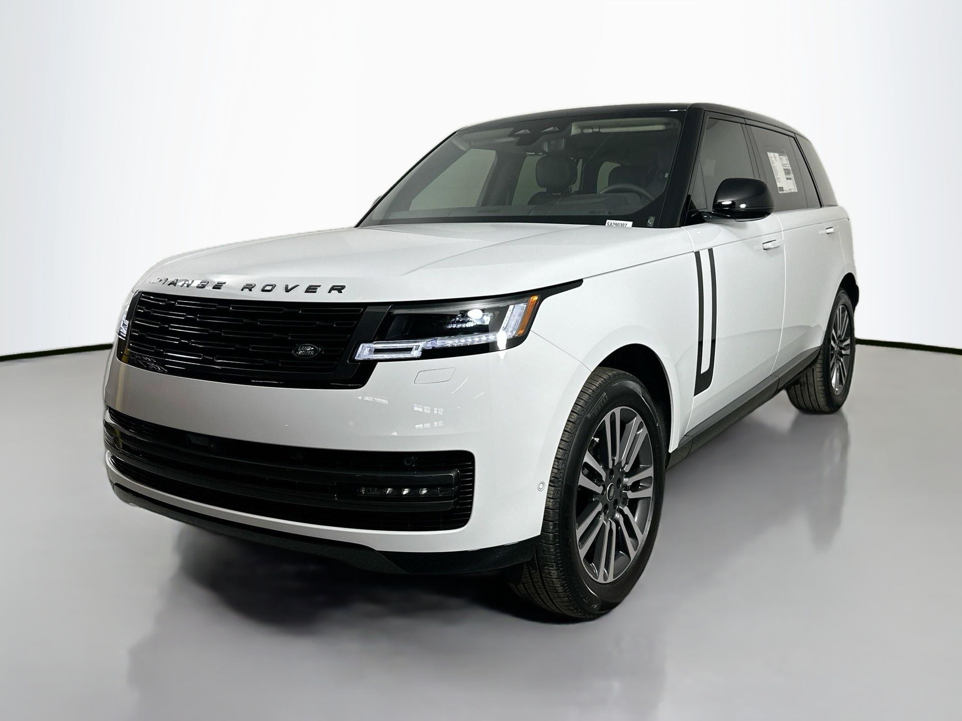 2025 Land Rover Range Rover SE's photo