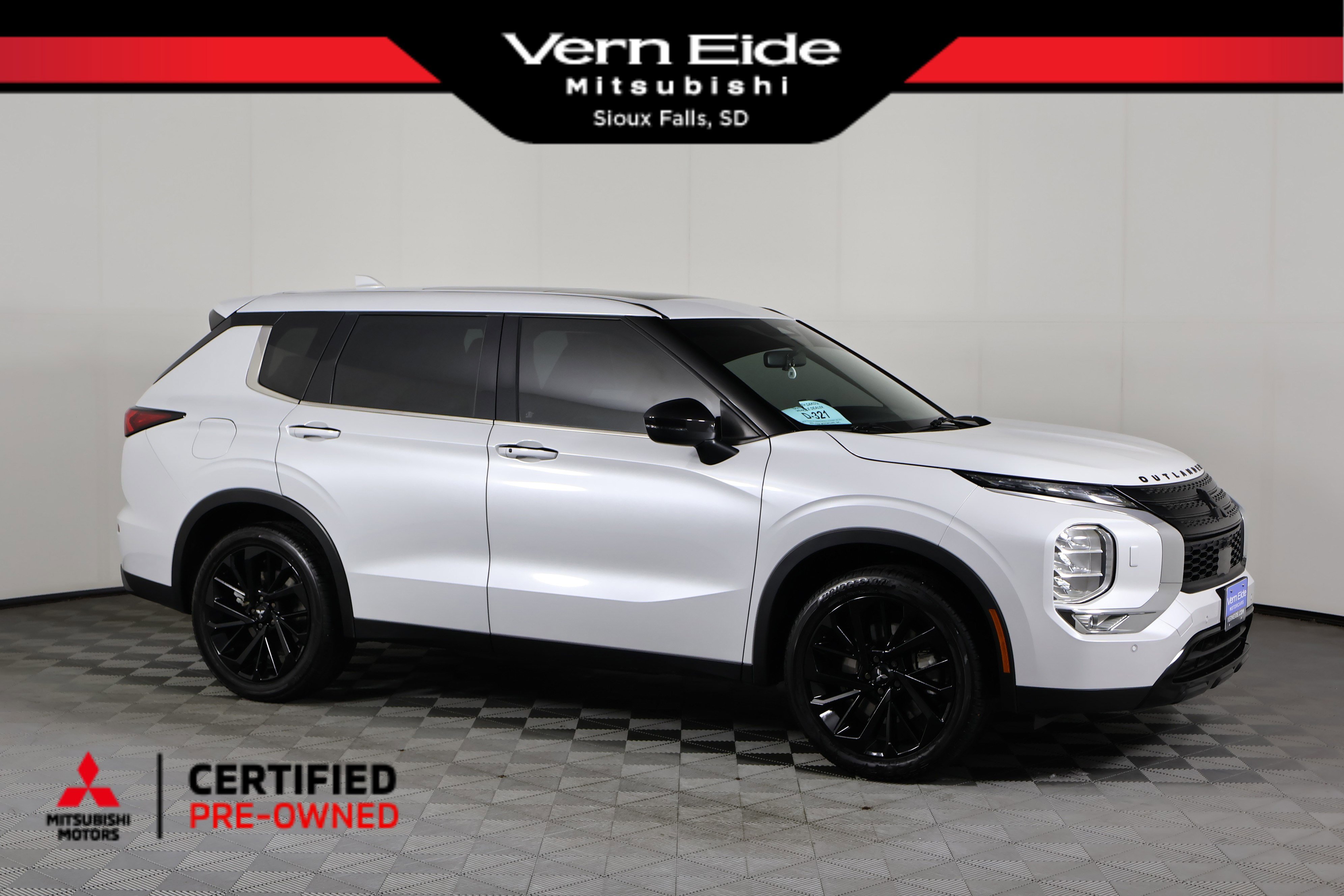 2022 Mitsubishi Outlander Black Edition's photo