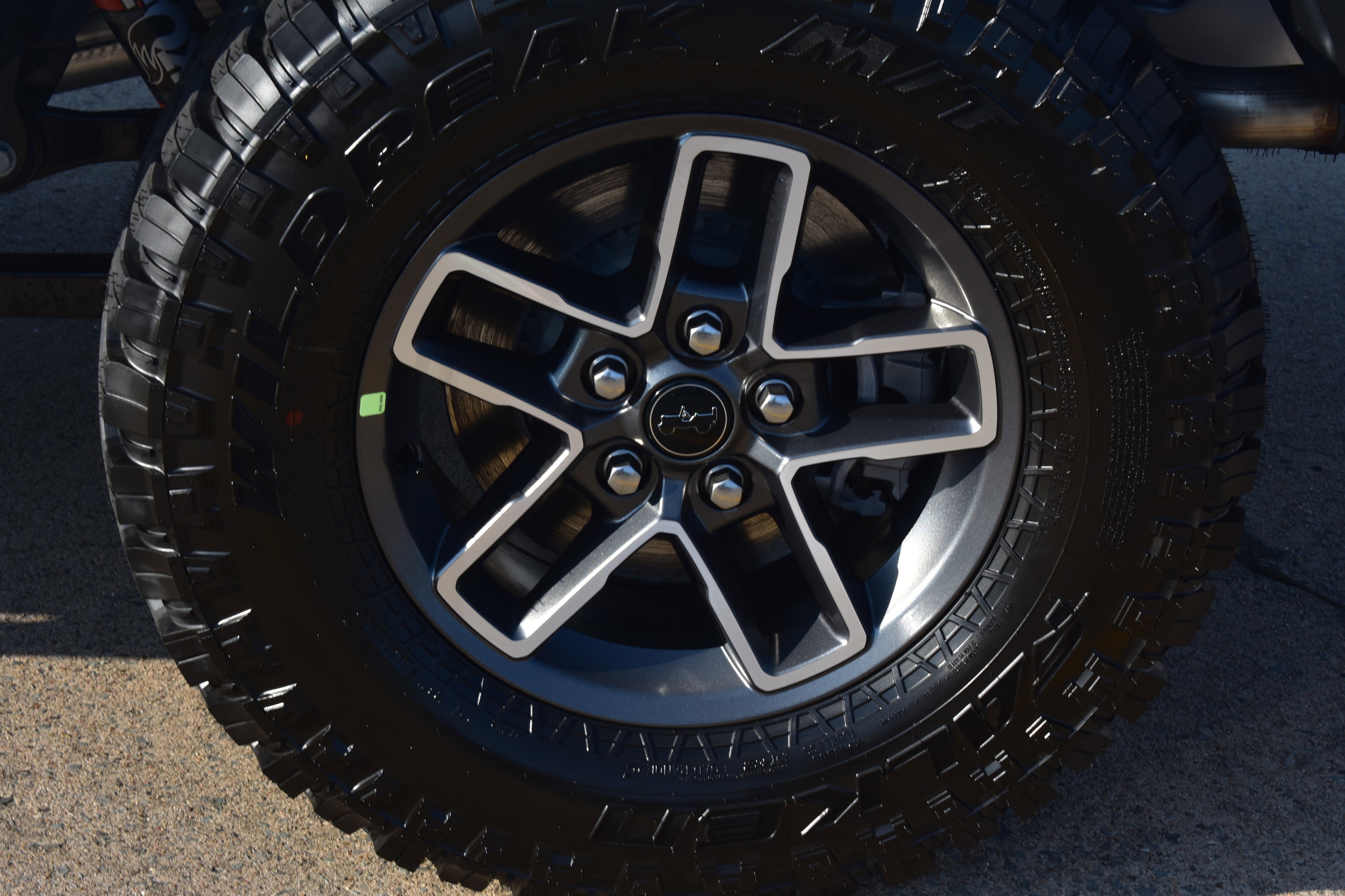 2025 Jeep Gladiator Mojave photo 3