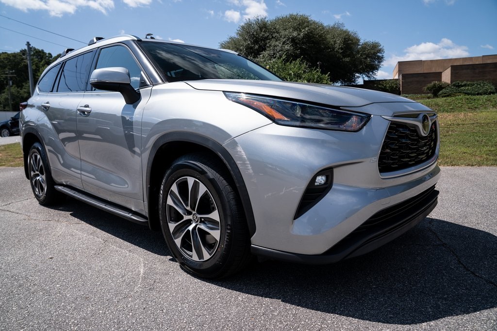 2021 Toyota Highlander XLE photo 10