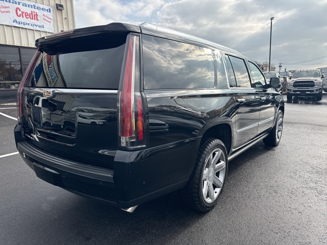 2020 Cadillac Escalade ESV Premium Luxury photo 2