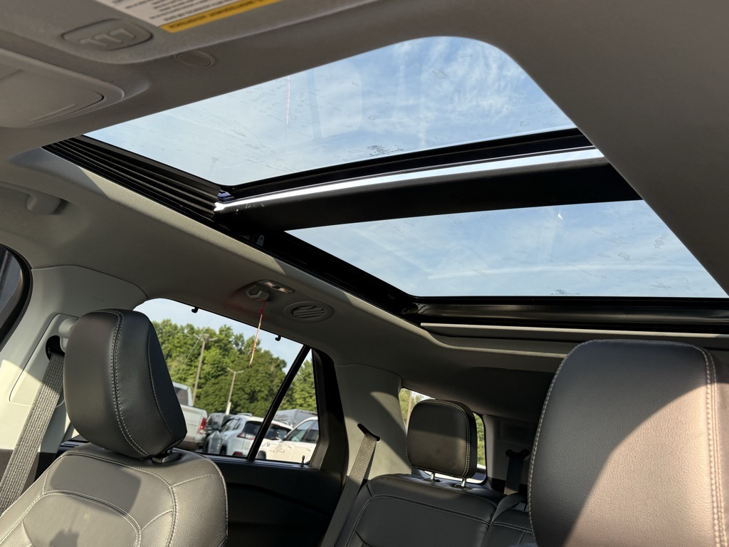 2022 Ford Explorer Limited photo 17