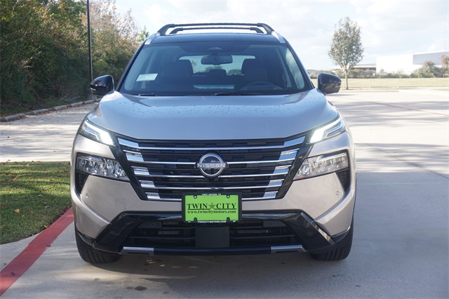 2026 Nissan Rogue Platinum photo 2