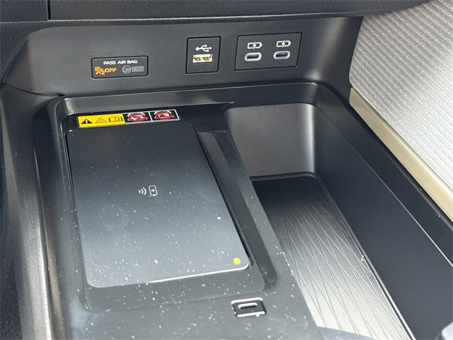 2025 Toyota Camry SE photo 23
