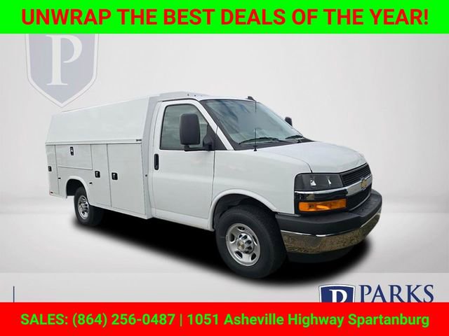 2025 Chevrolet Express Cutaway Base's photo