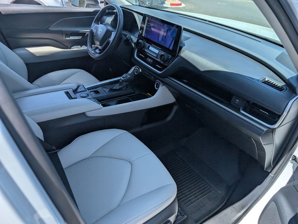 2024 Toyota Grand Highlander Limited photo 25