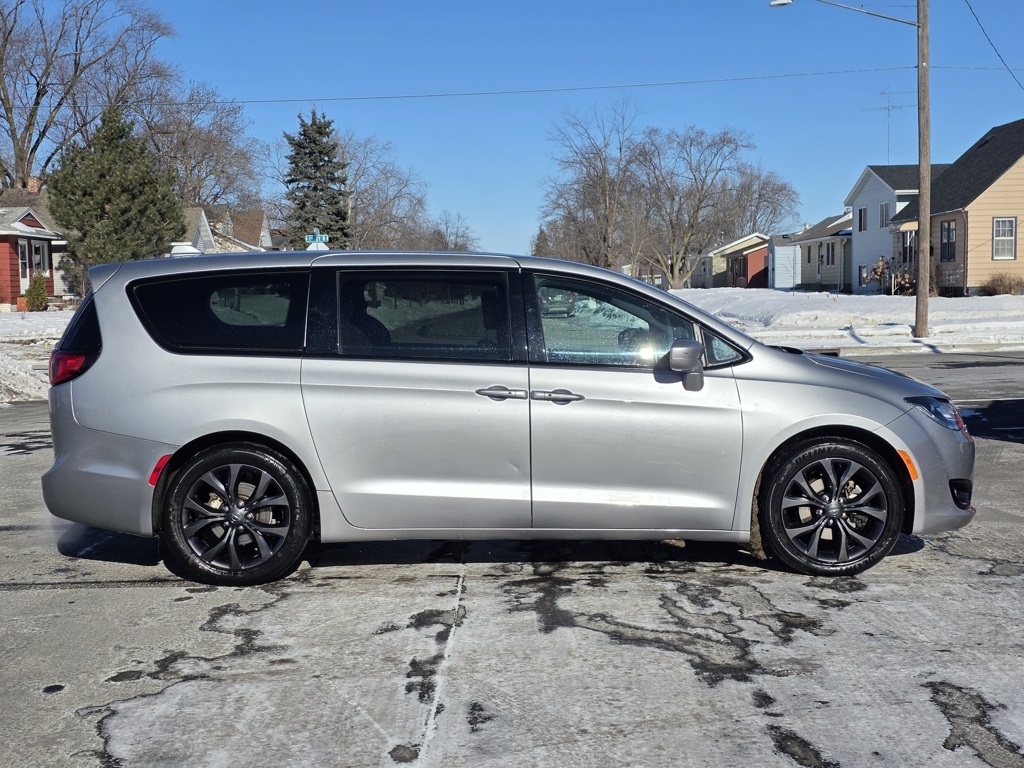 2020 Chrysler Pacifica Touring