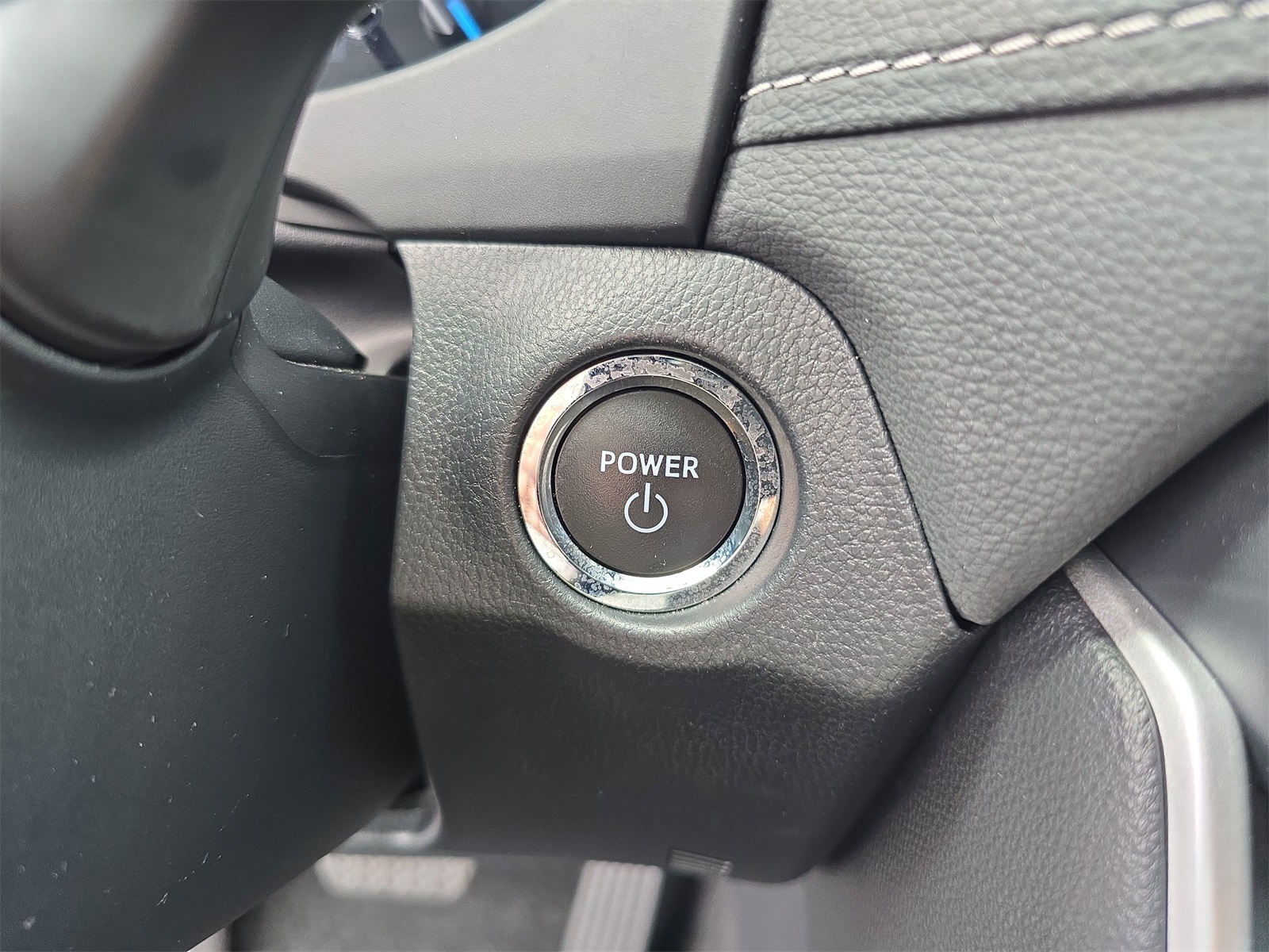 2024 Toyota RAV4 Hybrid XLE photo 24