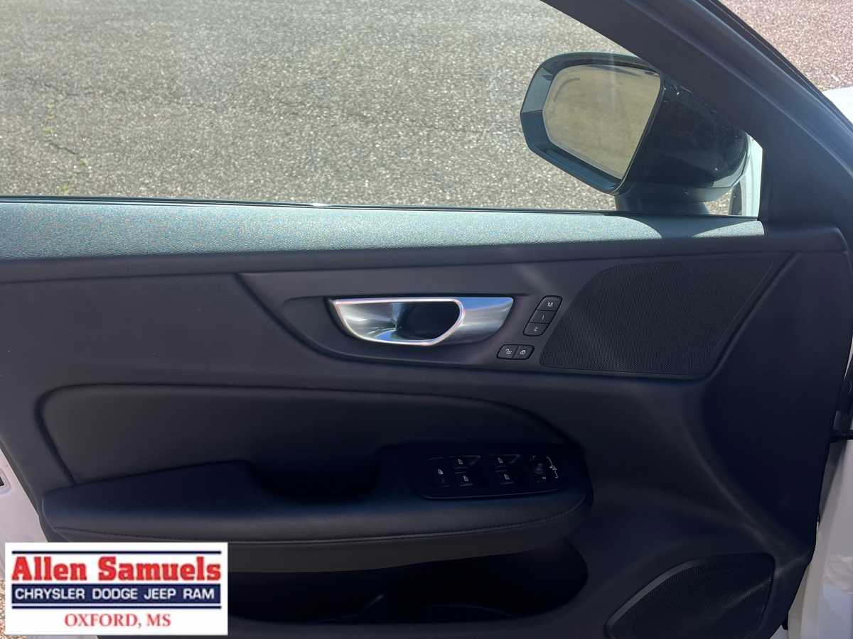 2024 Volvo S60 Core photo 9