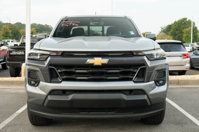 2023 Chevrolet Colorado LT photo 2