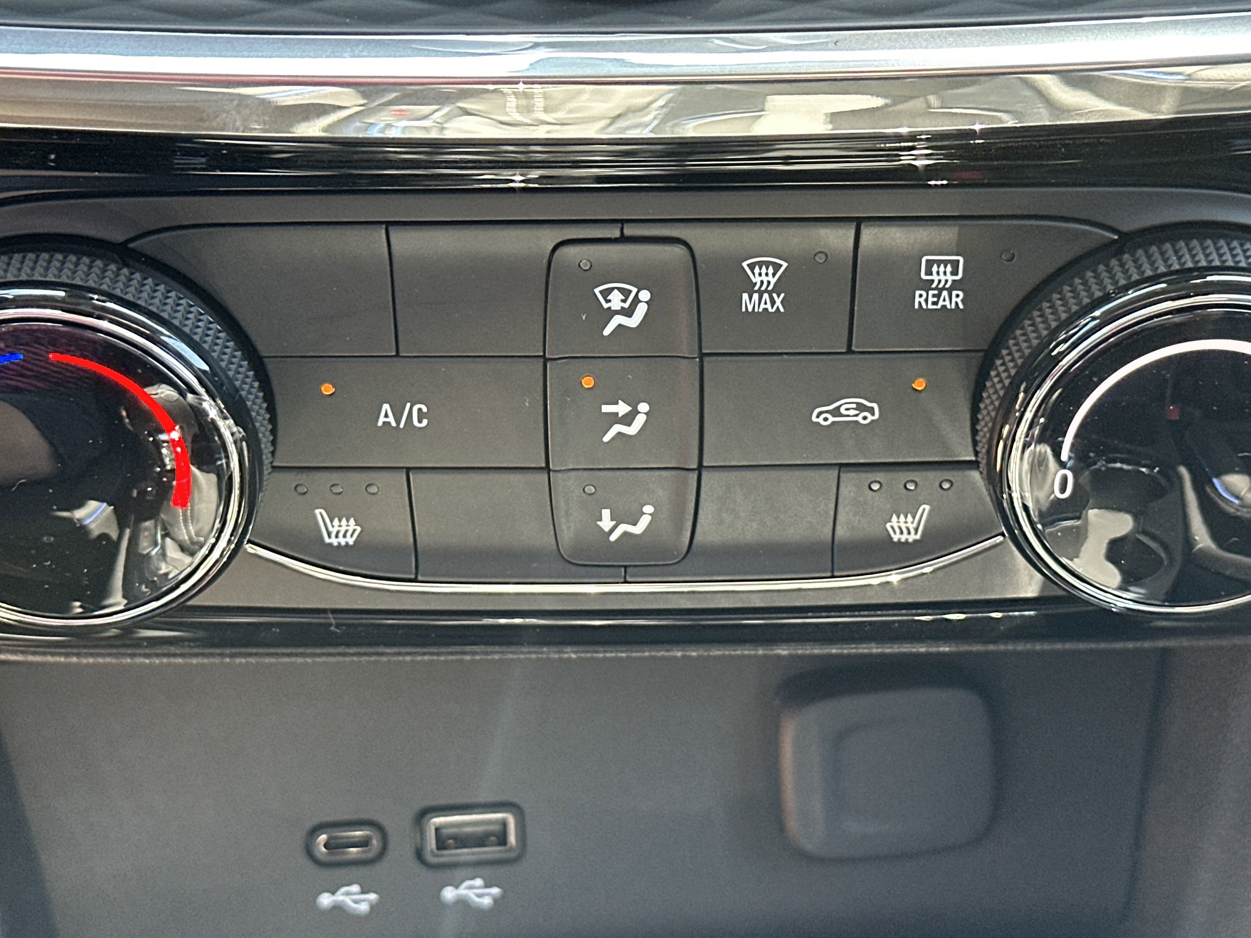2026 Buick Encore GX Sport Touring photo 4