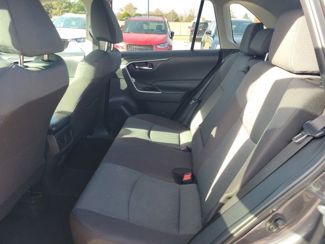 2024 Toyota RAV4 XLE photo 3