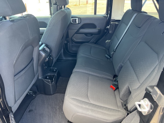 2023 Jeep Wrangler Sahara photo 14