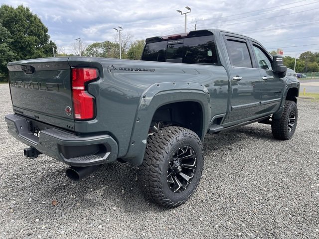 2025 Chevrolet Silverado 2500HD LTZ photo 9