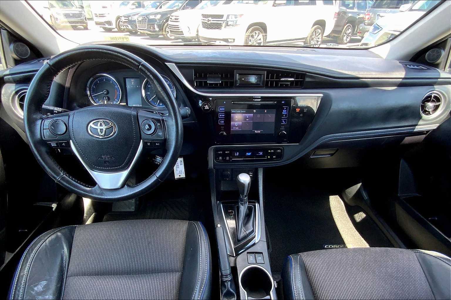2017 Toyota Corolla SE photo 15