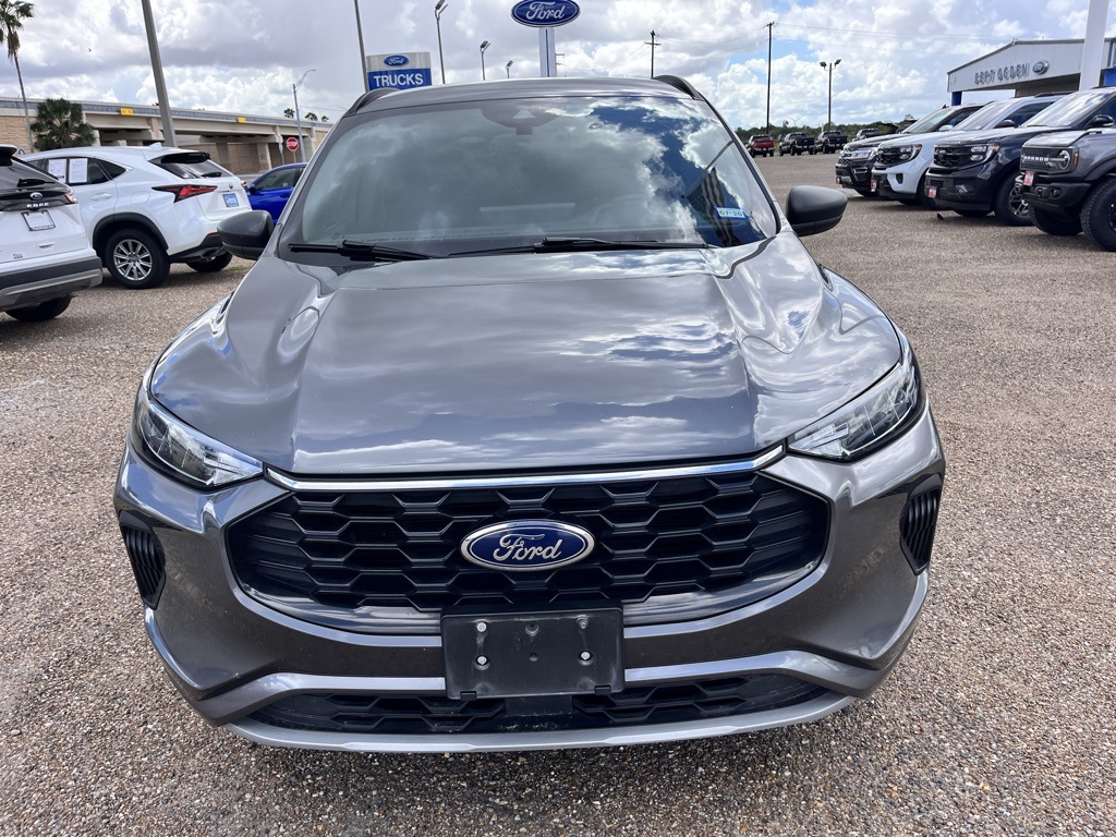2023 Ford Escape ST-Line photo 2