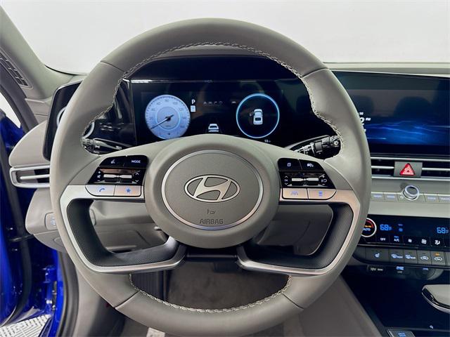 2025 Hyundai Elantra SEL Convenience photo 13