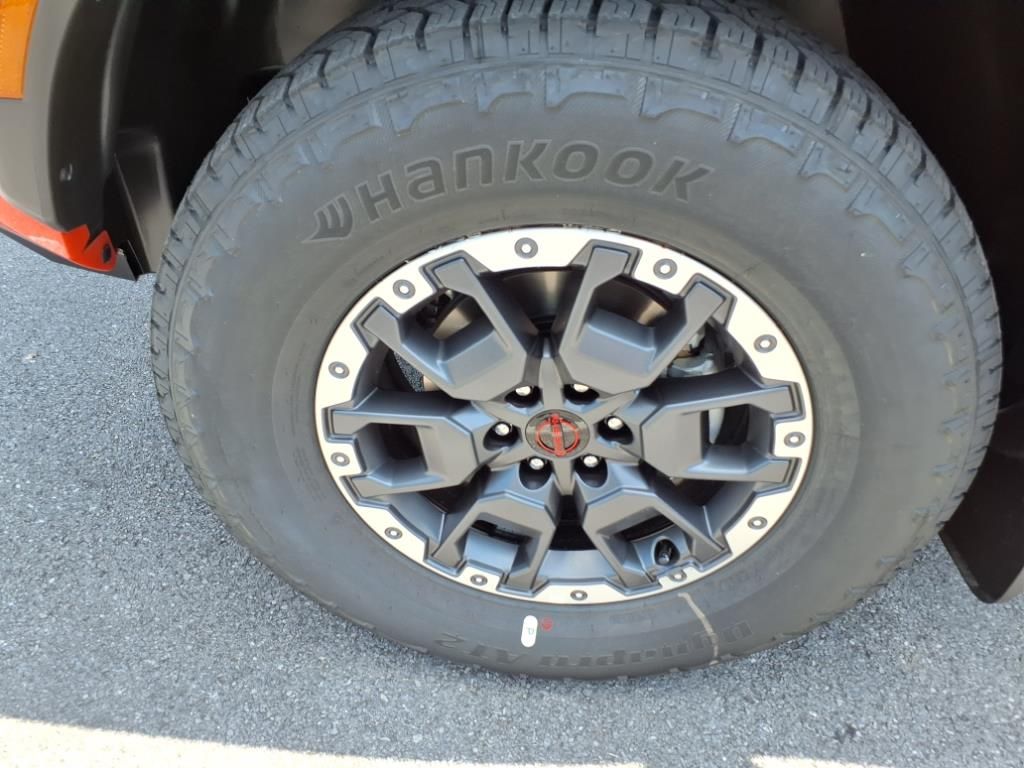 2025 Nissan Frontier PRO-4X photo 9