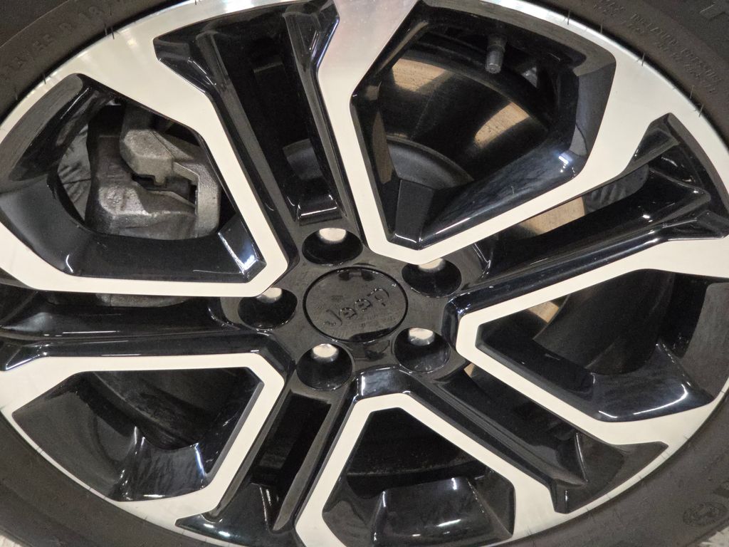 2022 Jeep Compass Limited photo 9