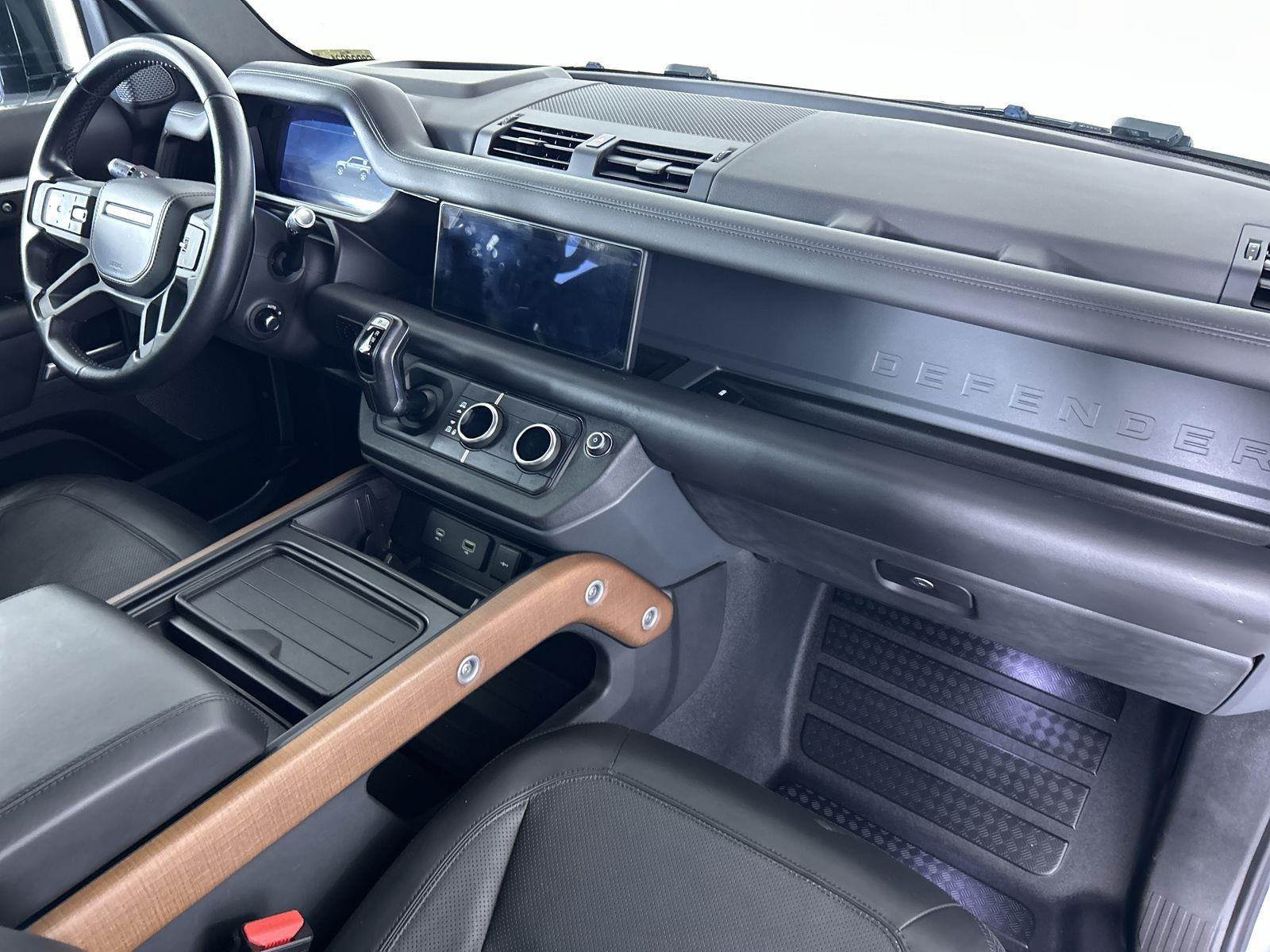 2021 Land Rover Defender 110 photo 31