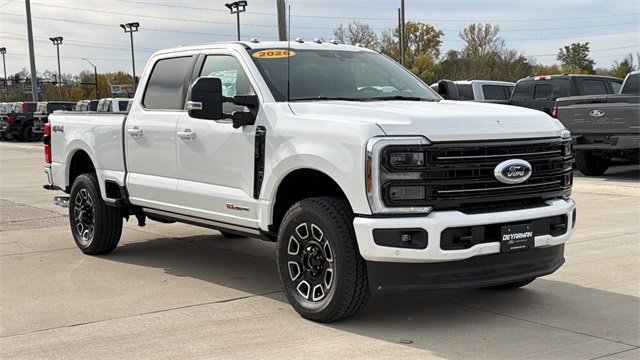 2026 Ford F-350 Super Duty Platinum's photo
