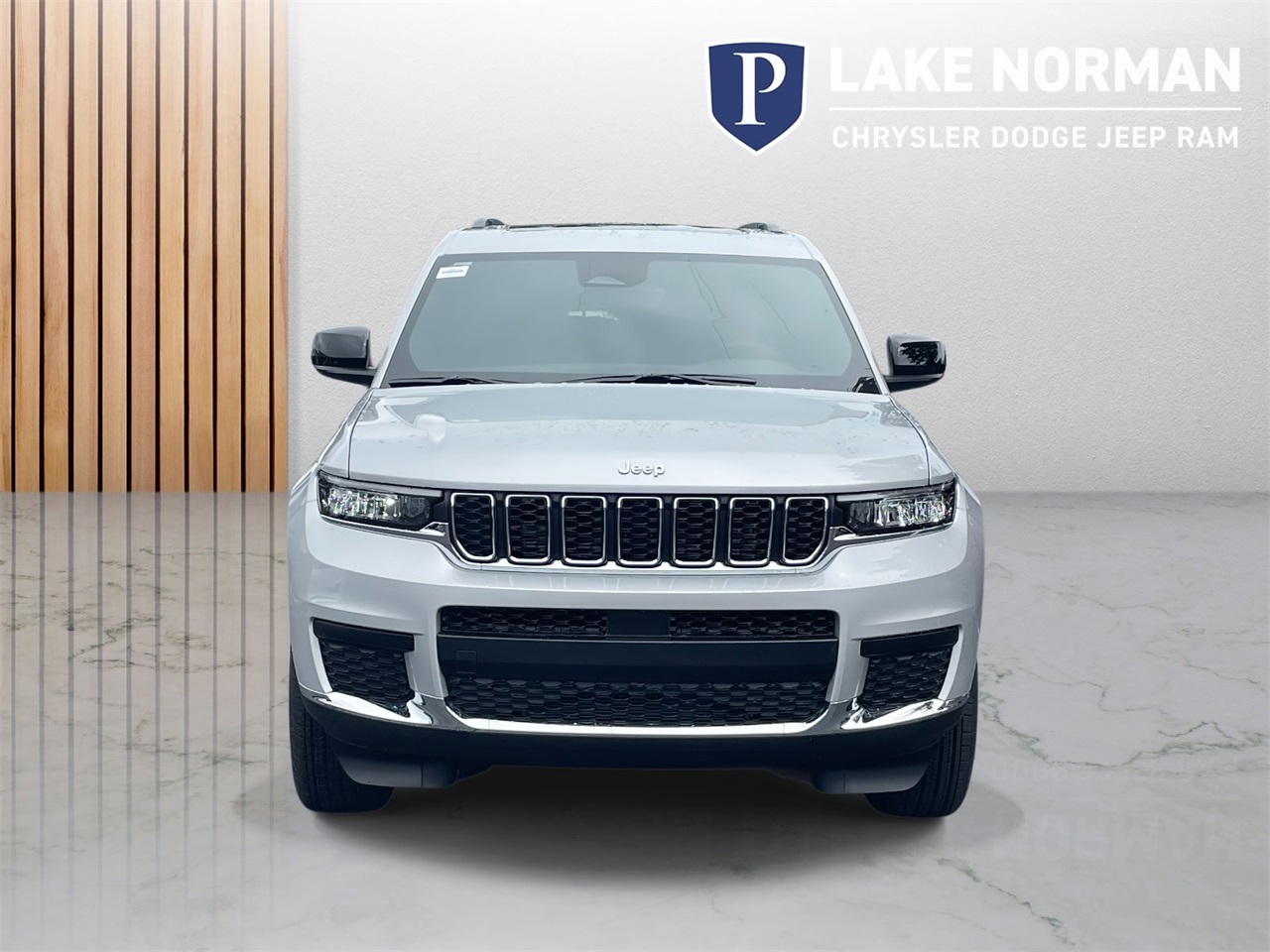 2025 Jeep Grand Cherokee Laredo X photo 3