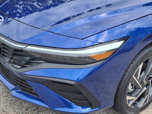 2025 Hyundai Elantra SEL Sport photo 3