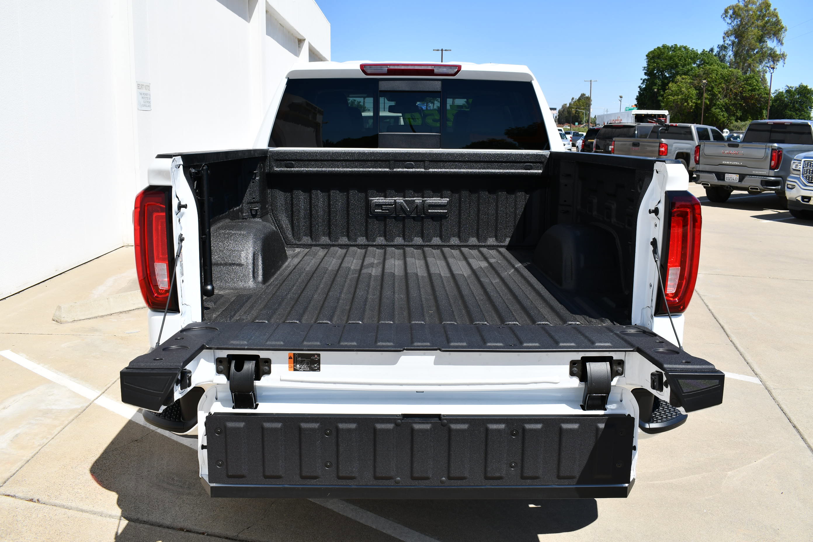 2025 Gmc Sierra 1500 SLT photo 10