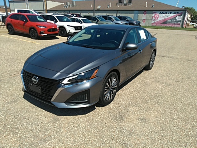 2023 Nissan Altima 2.5 SV photo 11