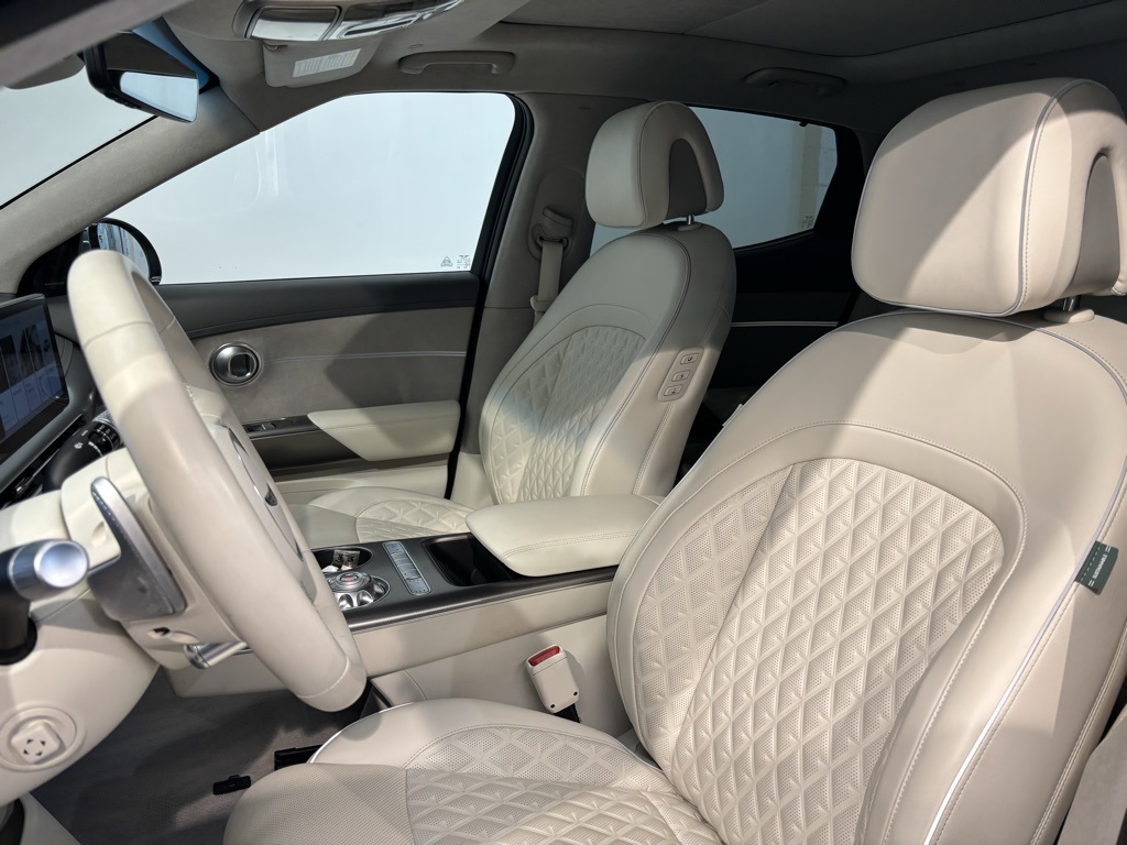 2025 Genesis GV60 Performance AWD photo 7