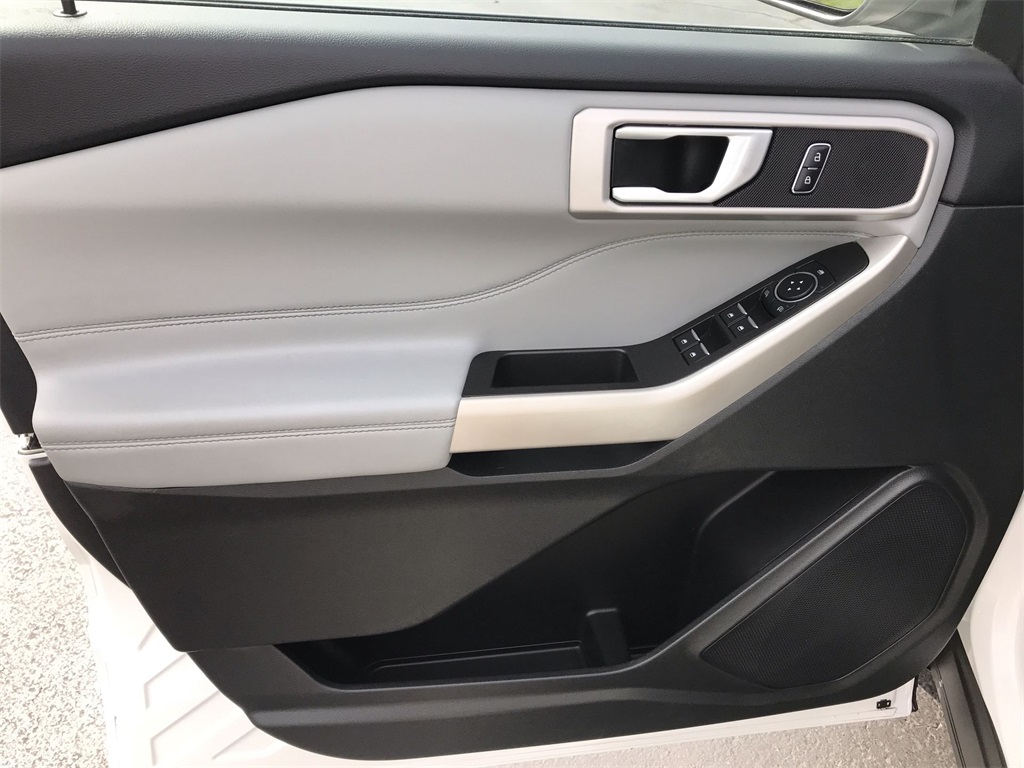 2023 Ford Explorer XLT photo 13