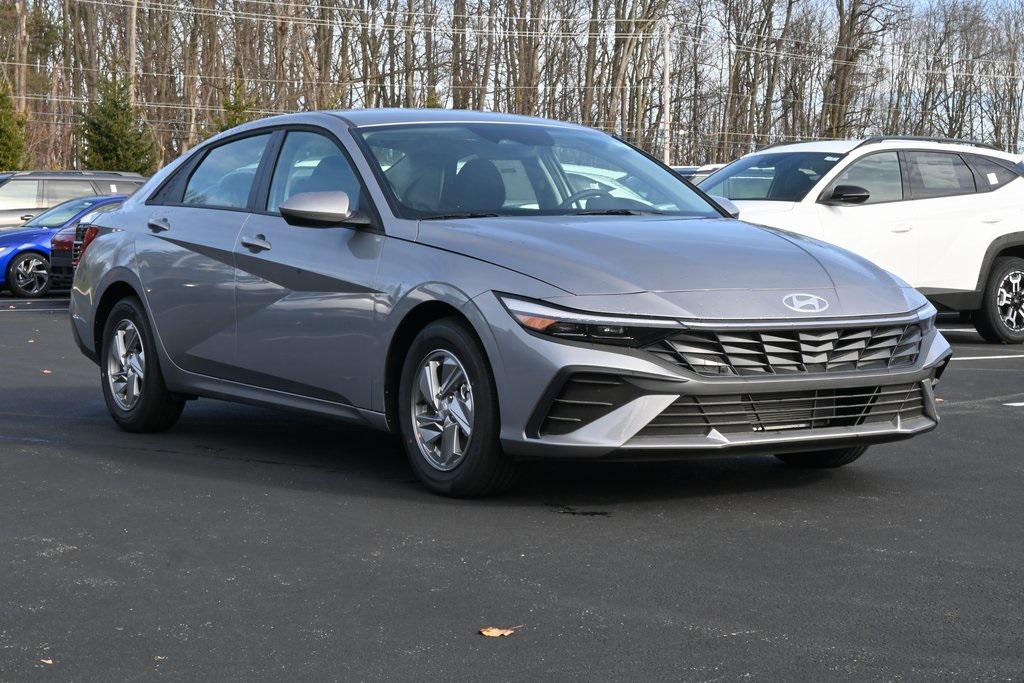 2026 Hyundai Elantra SE's photo