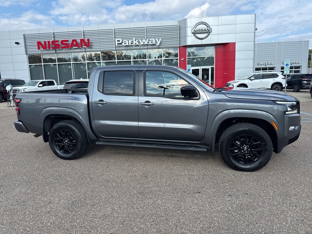 2023 Nissan Frontier SV's photo
