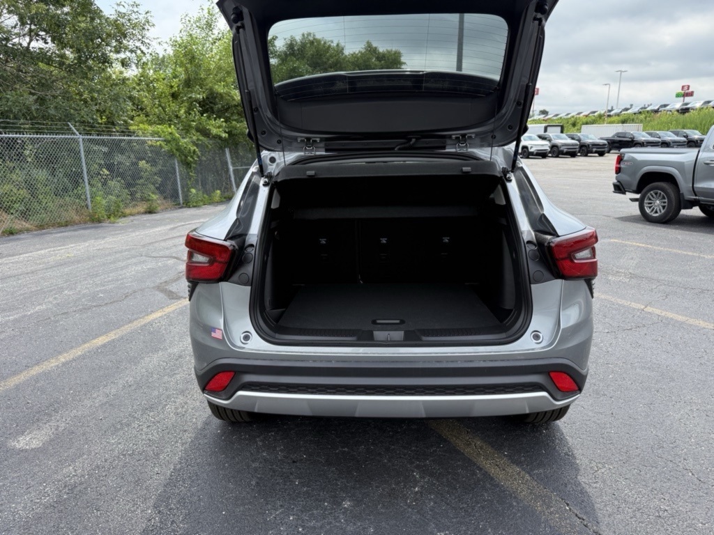2025 Chevrolet Trax LT photo 5