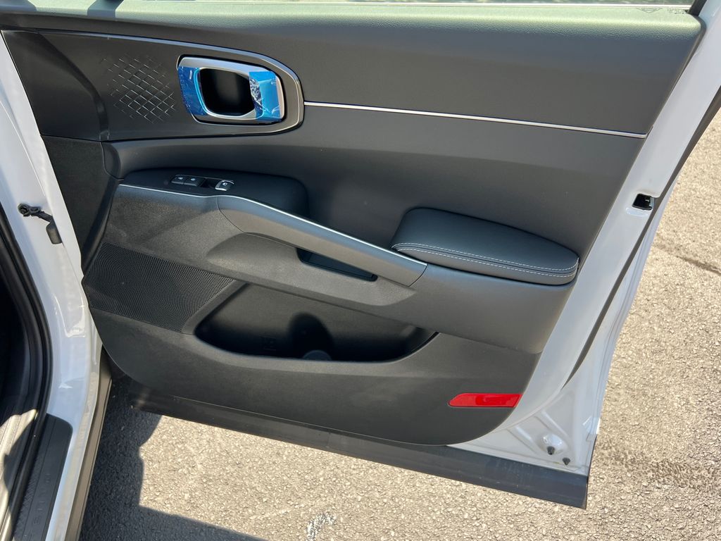 2025 Kia Sorento S photo 11
