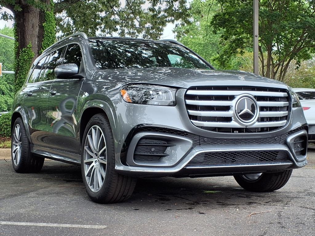 2025 Mercedes Benz GLS 450 4MATIC photo 2