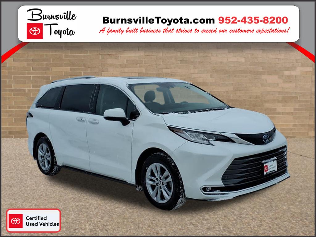 2024 Toyota Sienna Limited's photo