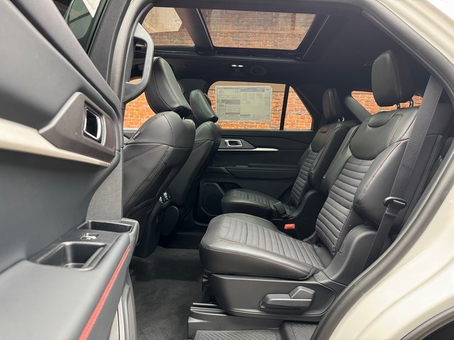 2025 Ford Explorer ST-Line photo 23