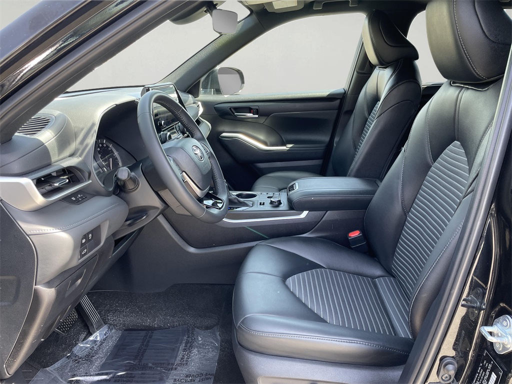 2024 Toyota Highlander XSE photo 9