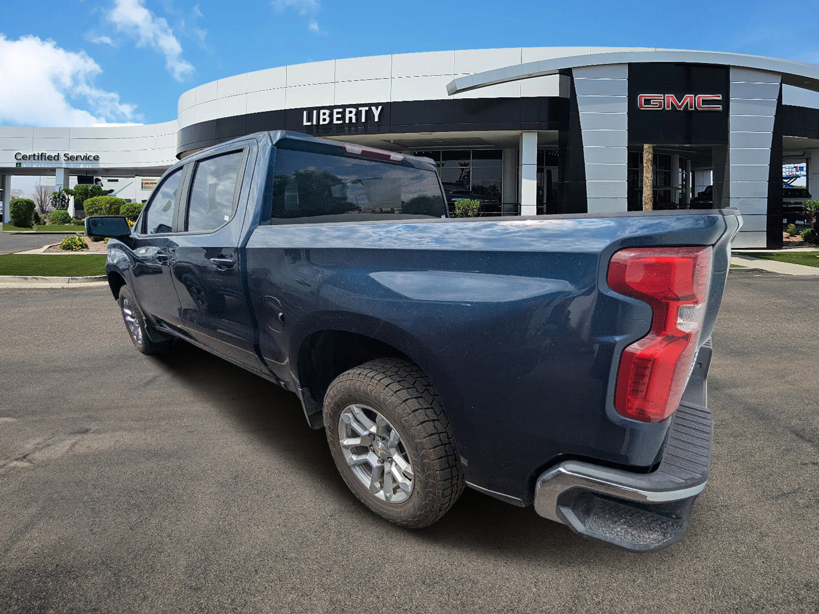 2022 Chevrolet Silverado 1500 LT photo 3