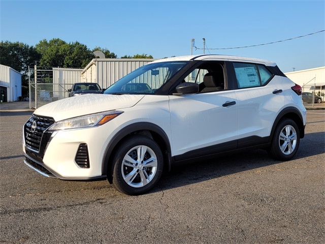2025 Nissan Kicks Play S photo 3
