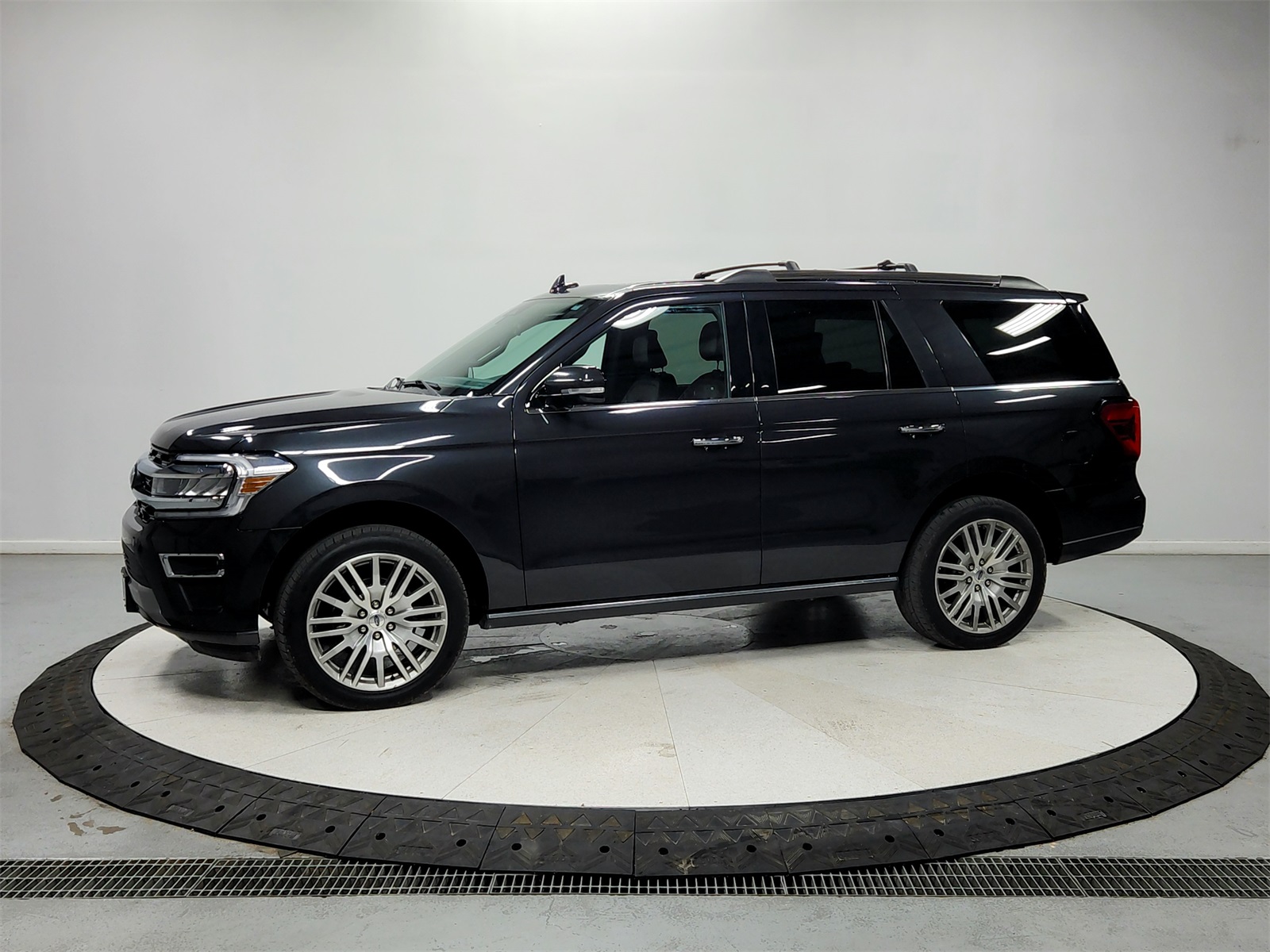 2024 Ford Expedition Limited photo 3