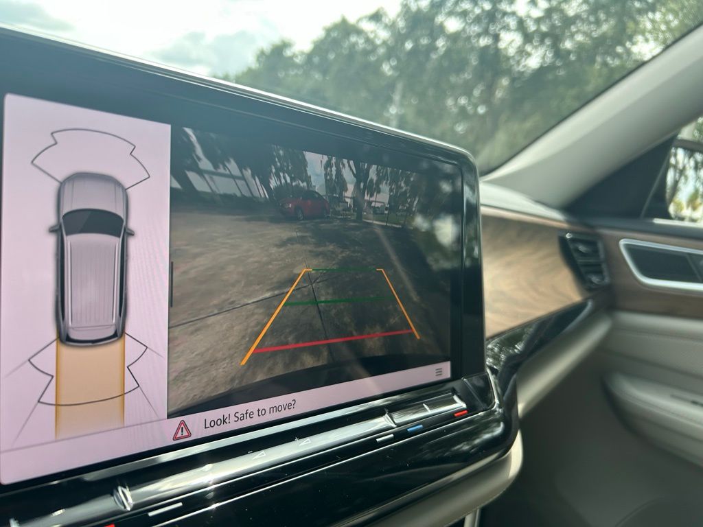 2026 Volkswagen Atlas SE Technology photo 8