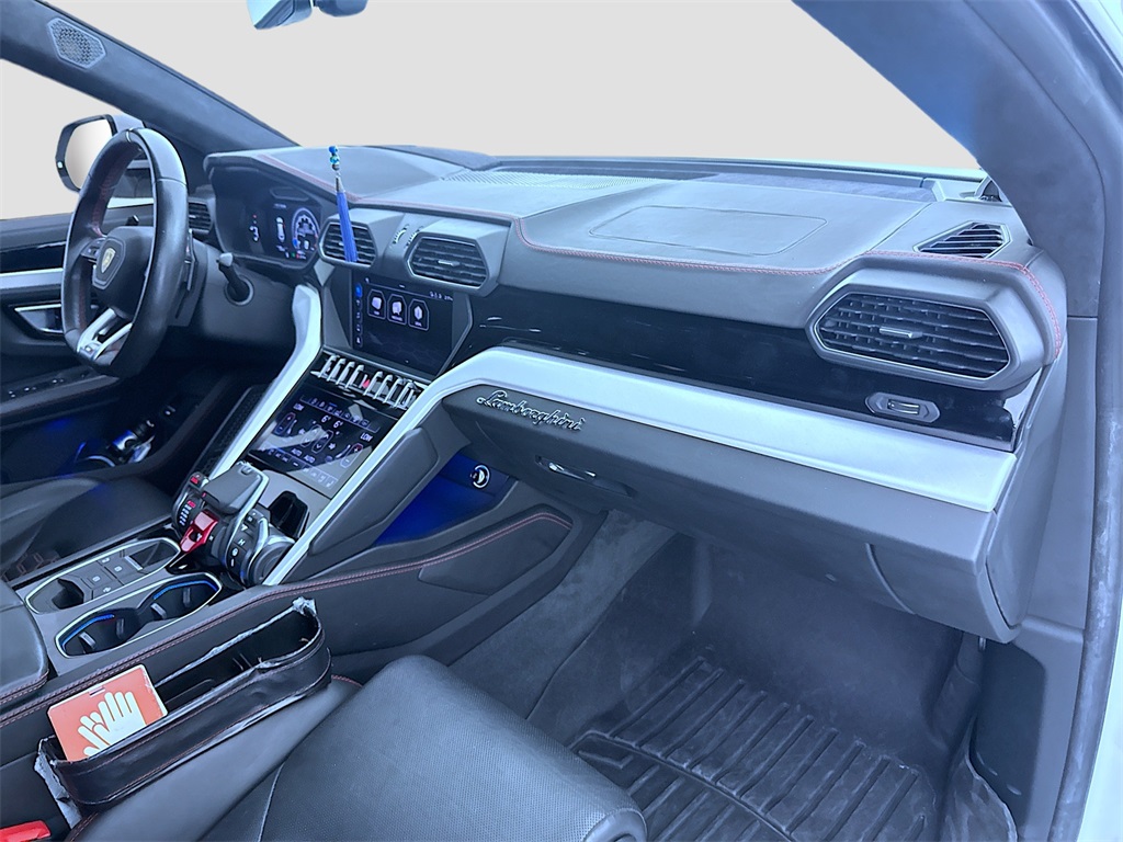 2019 Lamborghini Urus photo 29