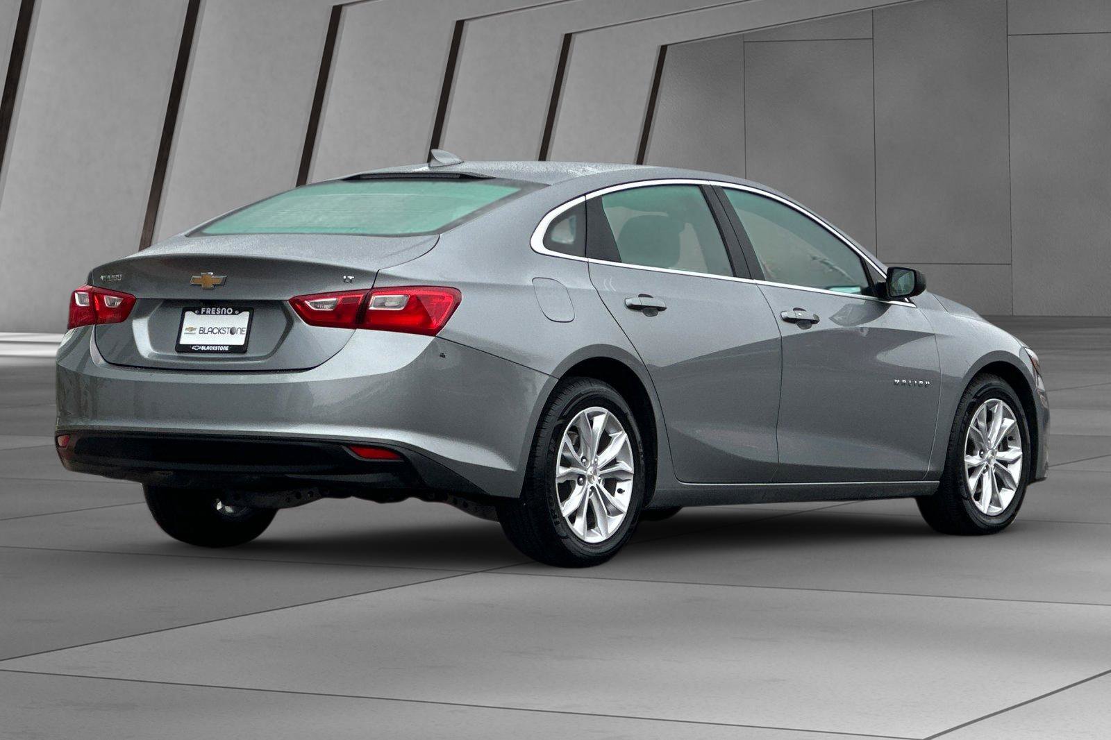 2023 Chevrolet Malibu 1LT photo 2